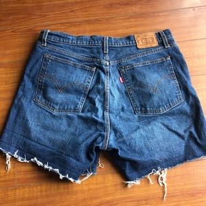 Levi’s mid rise wedgie shorts